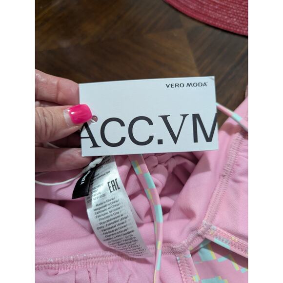 VERO MODA NWT One-Piece Swimsuit | Limpet Shell AOP Tira, Size M, NWT - Picture 6 of 8